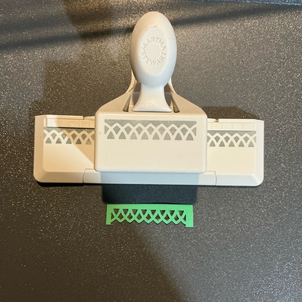 EK Success Martha Stewart Crafts Paper Punch Edge